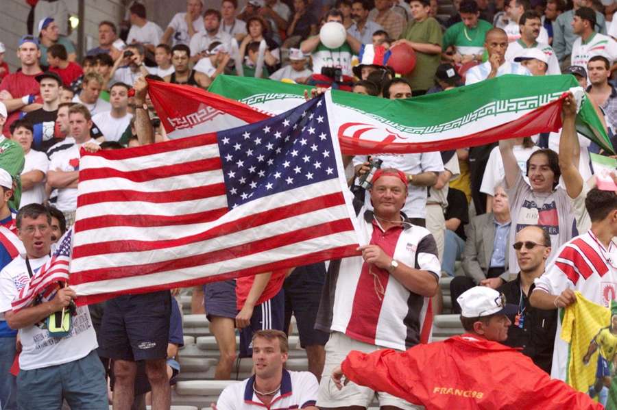 Tifosi americani e iraniani ai Mondiali del 1998