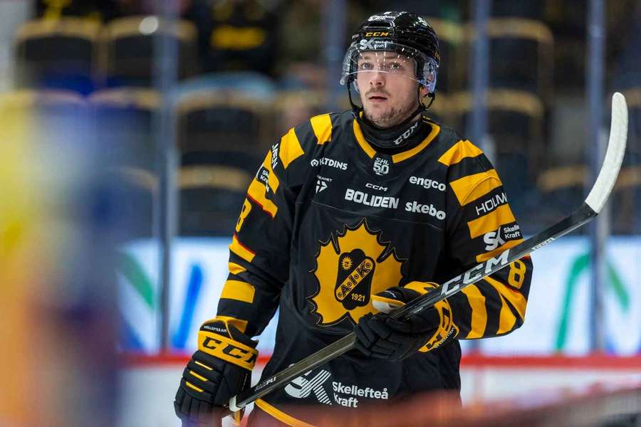 Okuliar vo štvrtok získal prvý raz vo švédskej SHL.