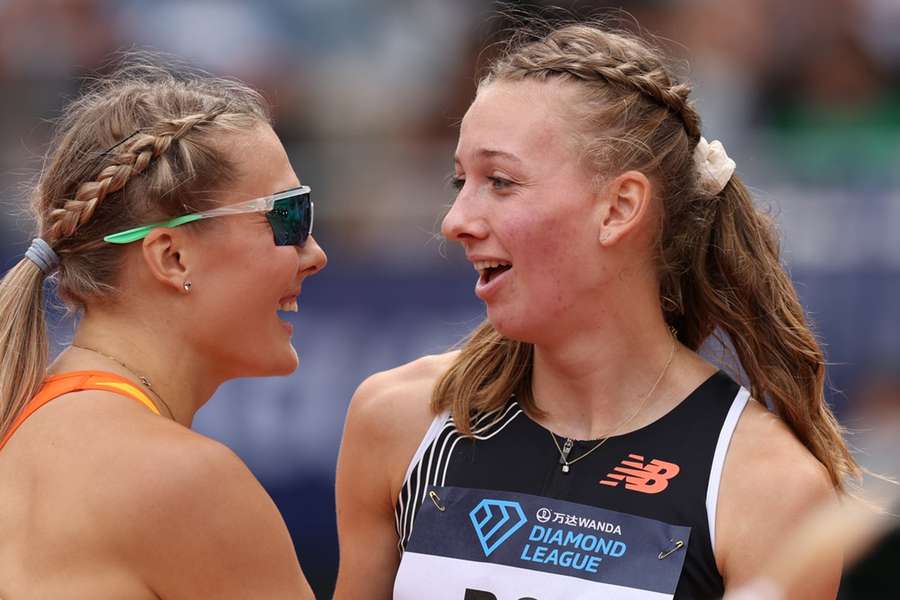 Femke Bol (R) celebrates