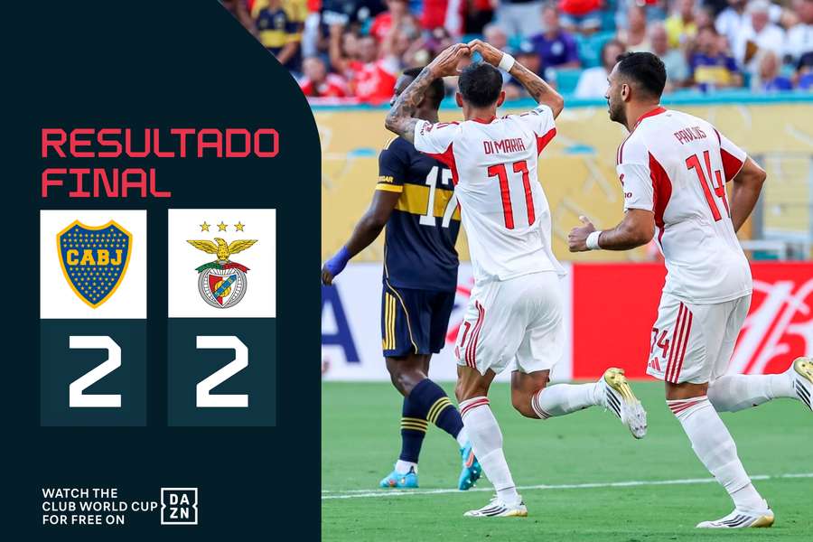 Di María fez o primeiro golo do Benfica, a fechar a primeira parte, de penálti