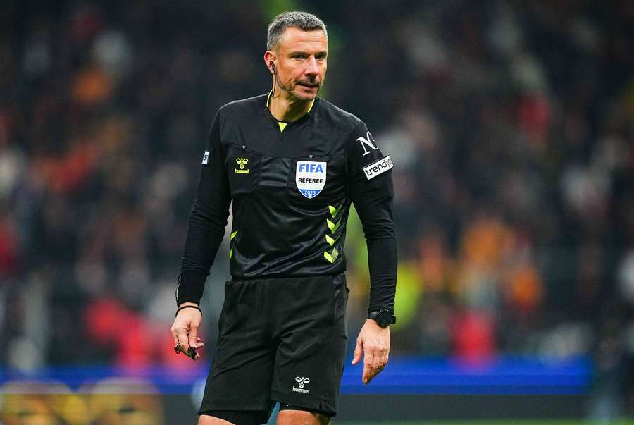 Referee Slavko Vincic Referee Slavko Vincic