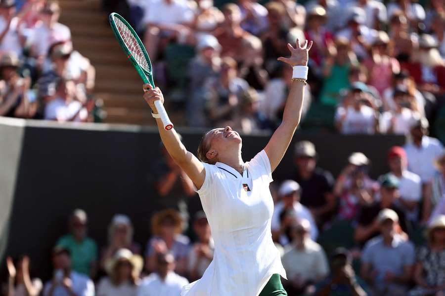 Anisimova celebrates victory Anisimova celebrates victory