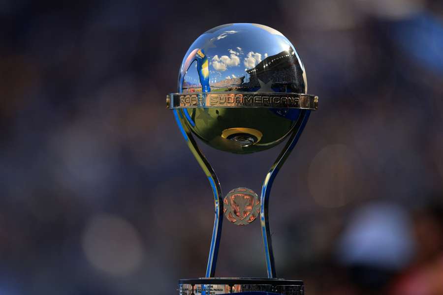 Quatro brasileiros ainda sonham com o título da Copa Sul-Americana Quatro brasileiros ainda sonham com o título da Copa Sul-Americana
