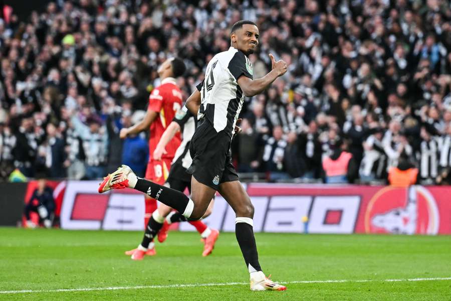 Liverpool je ochotný lámat rekordy, Newcastlu chce dát až 140 milionů eur za Isaka.