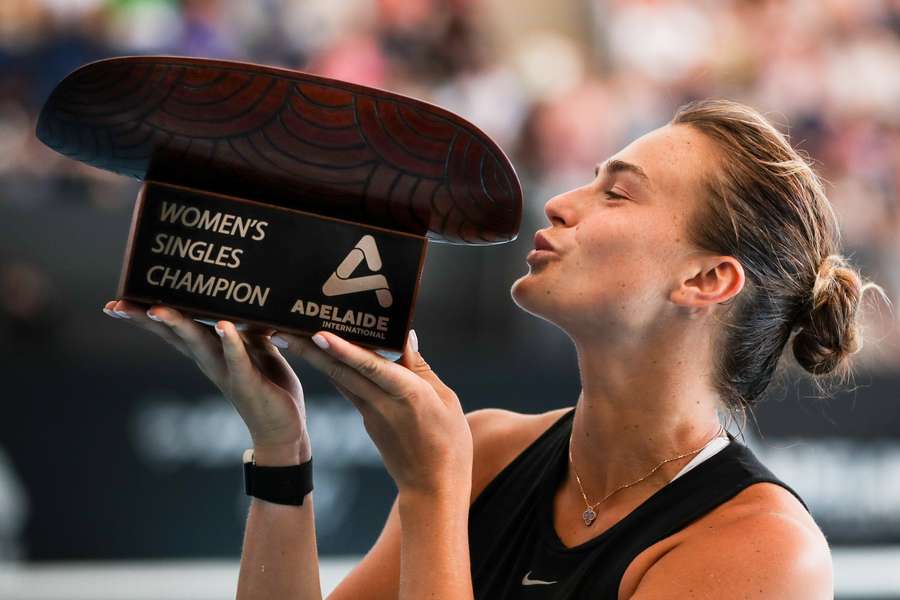 Aryna Sabalenka viert haar overwinning in Adelaide
