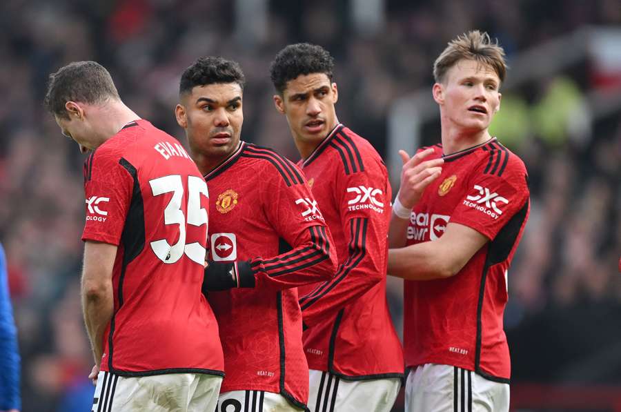Casemiro (al doilea din stânga) și Raphael Varane (al doilea din dreapta) nu mai sunt doriți de Manchester United