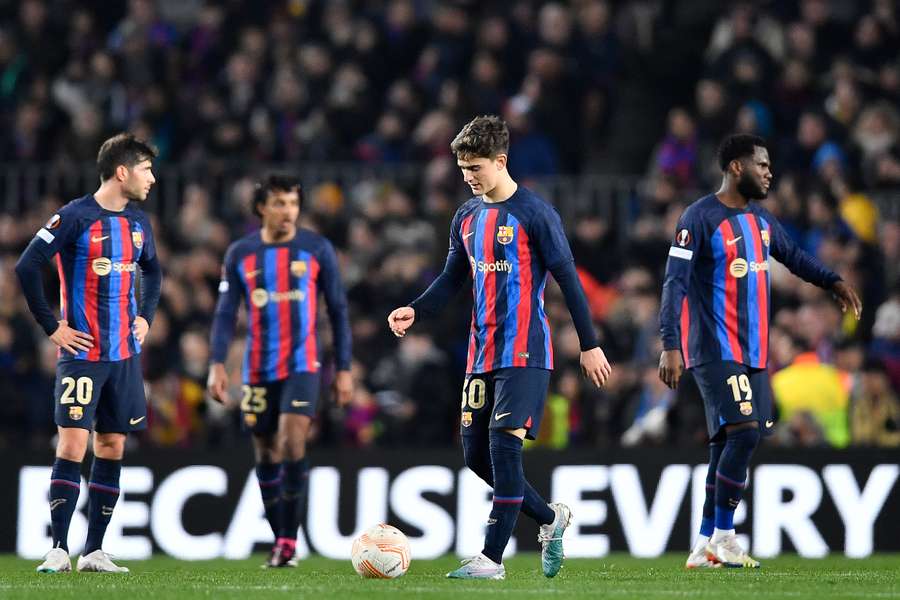 Los jugadores del Barça, cabizbajos tras encajar un gol