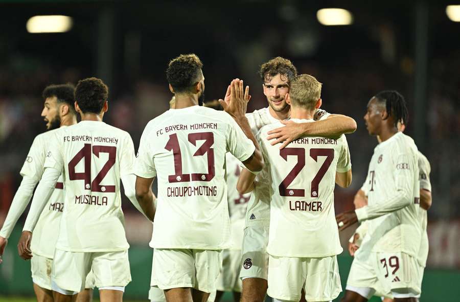 Die Bayern bejubeln den Treffer von Laimer