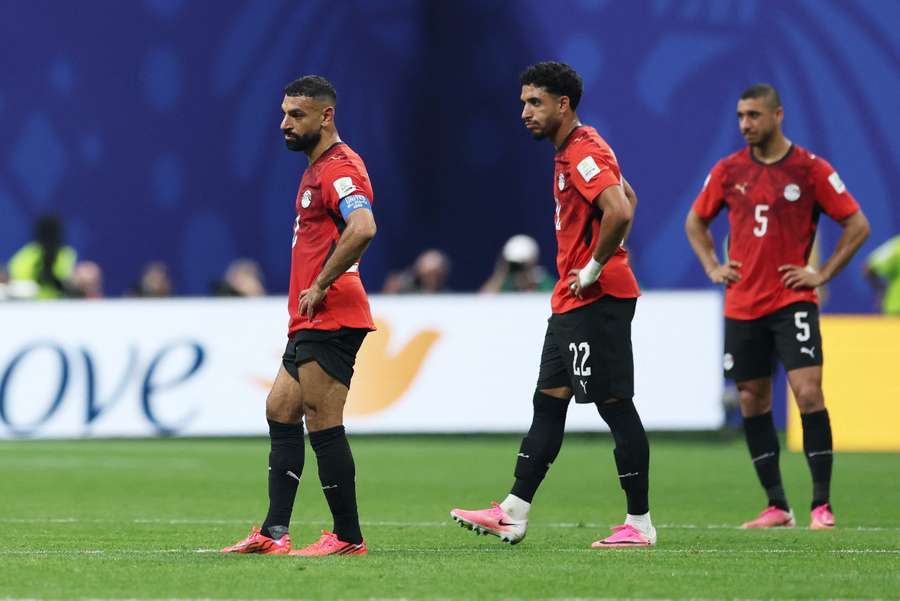 Mo Salah (l.) in Schock nach einigen fragwürdigen Entscheidungen von Letexier Mo Salah (l.) in Schock nach einigen fragwürdigen Entscheidungen von Letexier