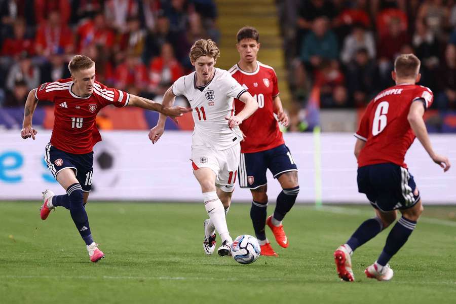 Matěj Radosta stíhá Anthonyho Gordona v zápase s Anglií. Matěj Radosta stíhá Anthonyho Gordona v zápase s Anglií.