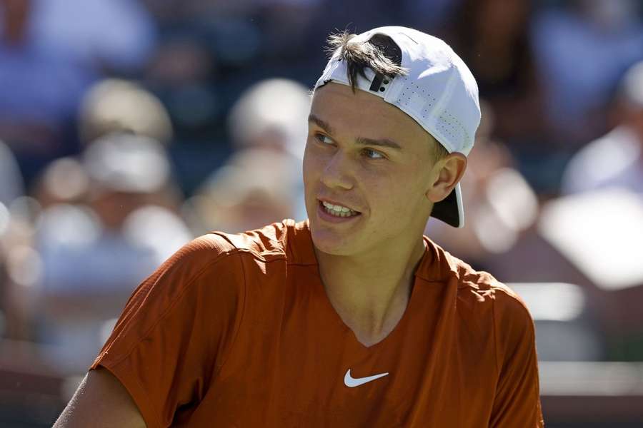 Holger Rune er klar til tredje runde af Miami Open, efter han natten til lørdag sikkert besejrede ungarske Márton Fucsovics.