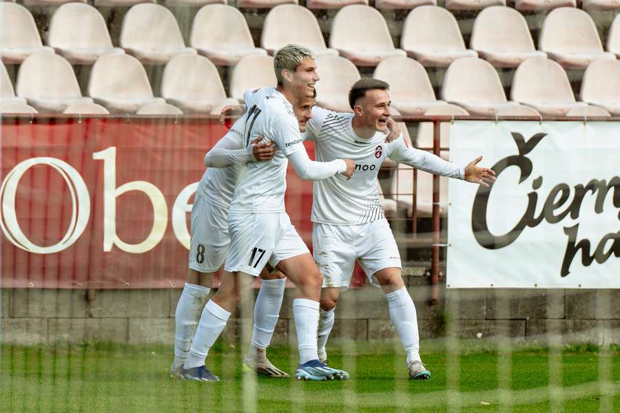 Púchov sa na poslednú možno chvíľu odlepil z dna tabuľky. Púchov sa na poslednú možno chvíľu odlepil z dna tabuľky.