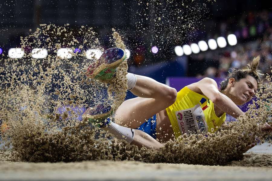 Alina Rotaru s-a calificat în finala de la lungime a Europenelor de la Roma