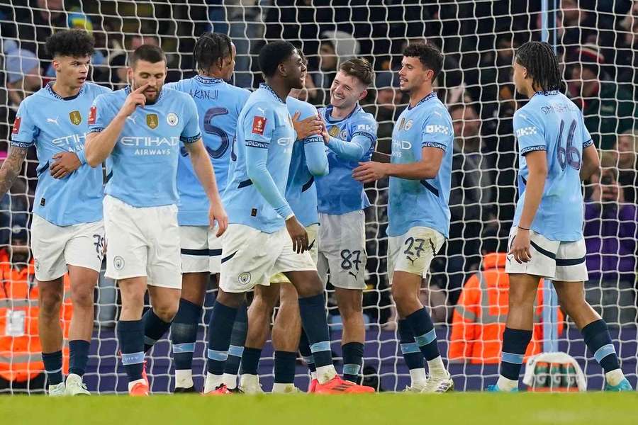 Manchester City lässt Salford keine Chance.