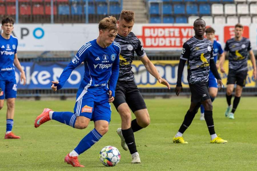 V utkání druhé ligy mezi Olomoucí B a Vyškovem střídali nejen hráči, ale i rozhodčí. V utkání druhé ligy mezi Olomoucí B a Vyškovem střídali nejen hráči, ale i rozhodčí.