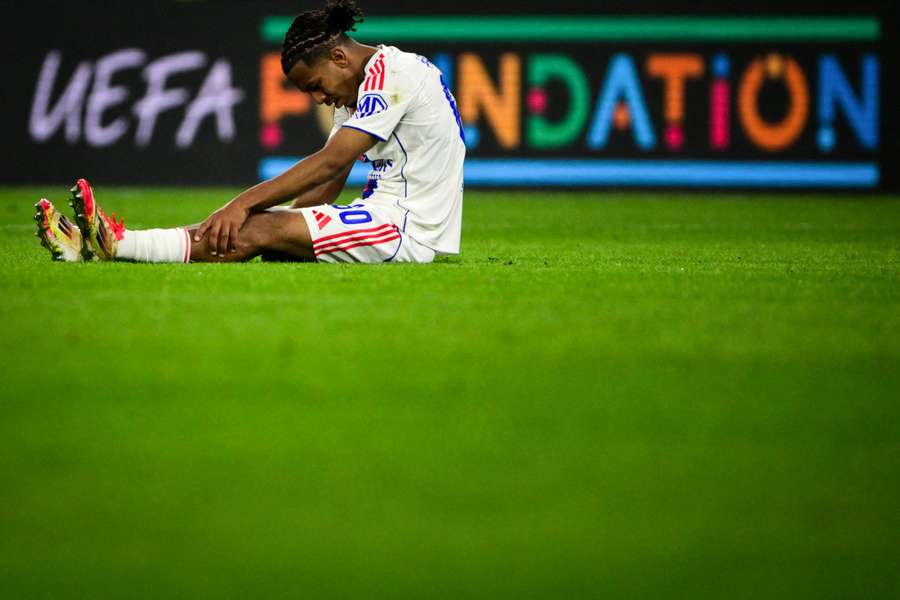 Le défenseur lyonnais Steeve Kango réagit après la défaite de son équipe face au Celta Vigo en huitièmes de finale retour de la Ligue Europa, le 19 mars 2026 au Groupama Stadium. Le défenseur lyonnais Steeve Kango réagit après la défaite de son équipe face au Celta Vigo en huitièmes de finale retour de la Ligue Europa, le 19 mars 2026 au Groupama Stadium.