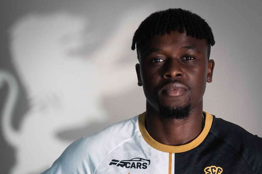 Avançado costa-marfinense Balla Sangaré reforça Farense por três temporadas