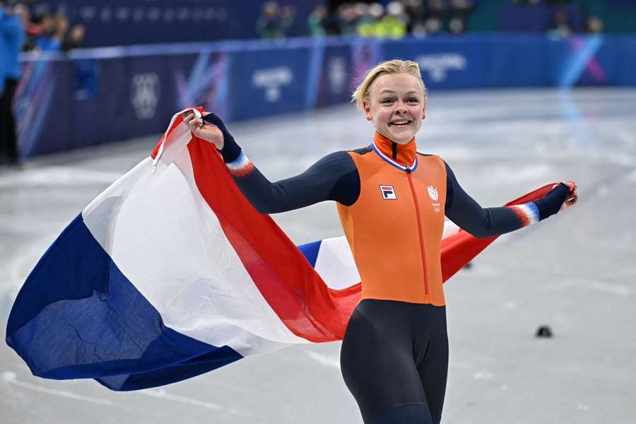 Xandra Velzeboer celebrates winning the gold medal on the 1000m