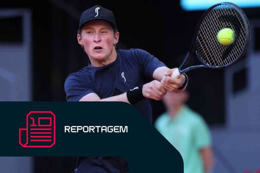 Elmer Moller, da Dinamarca, devolve a bola a João Fonseca, do Brasil, durante o ATP Tour Madrid Open 2025