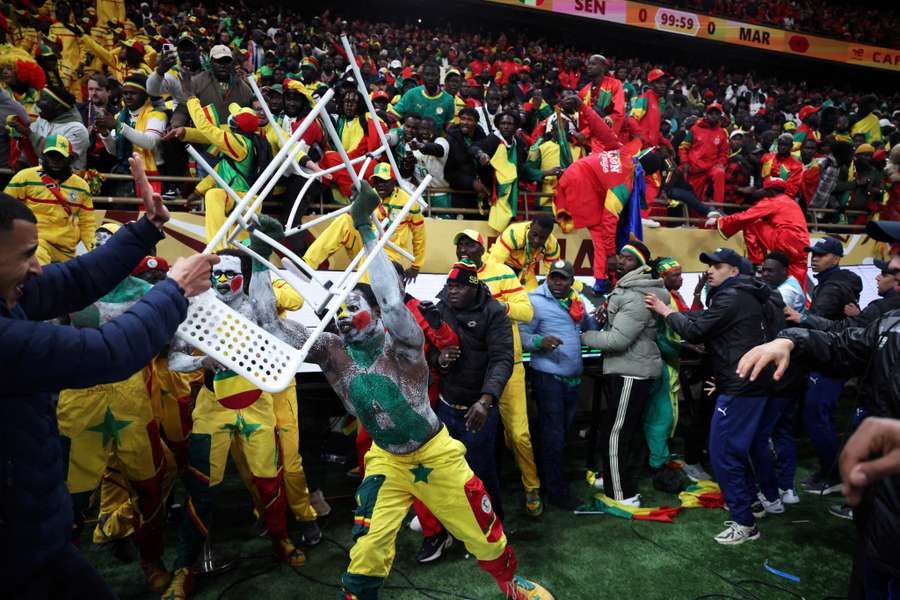 Tifosi del Senegal durante la finale contro il Marocco