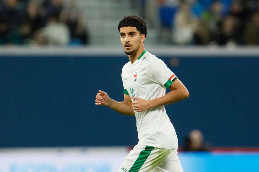 Zidane Iqbal in één van de drie interlands die hij voor Irak speelde