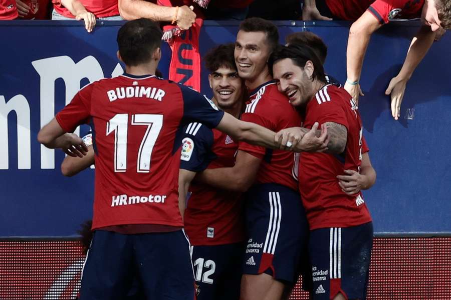 Osasuna venció al Girona con un doblete de Budimir