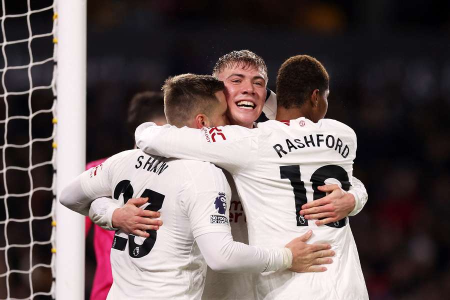 Luke Shaw, Rasmus Höjlund und Marcus Rashford feiern.