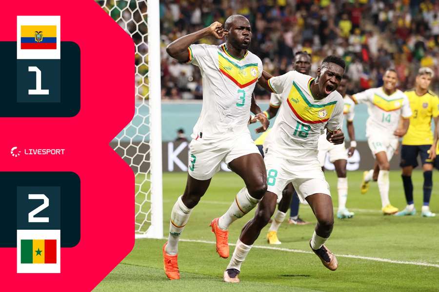 Kalidou Koulibaly slaví gól, kterým rozhodl o vítězství Senegalu 2:1.