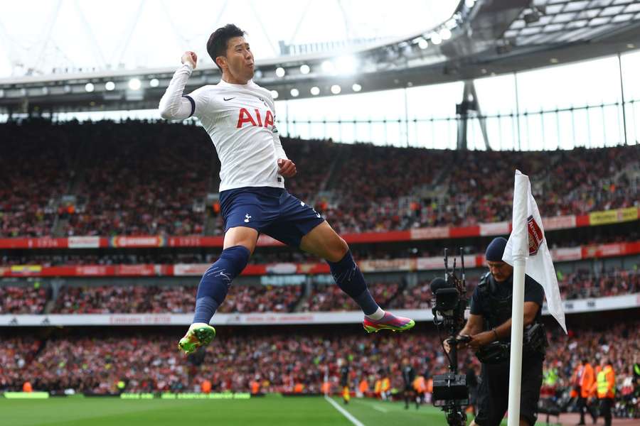 Heung-Min Son celebrează marcarea unui gol pe Emirates Stadium