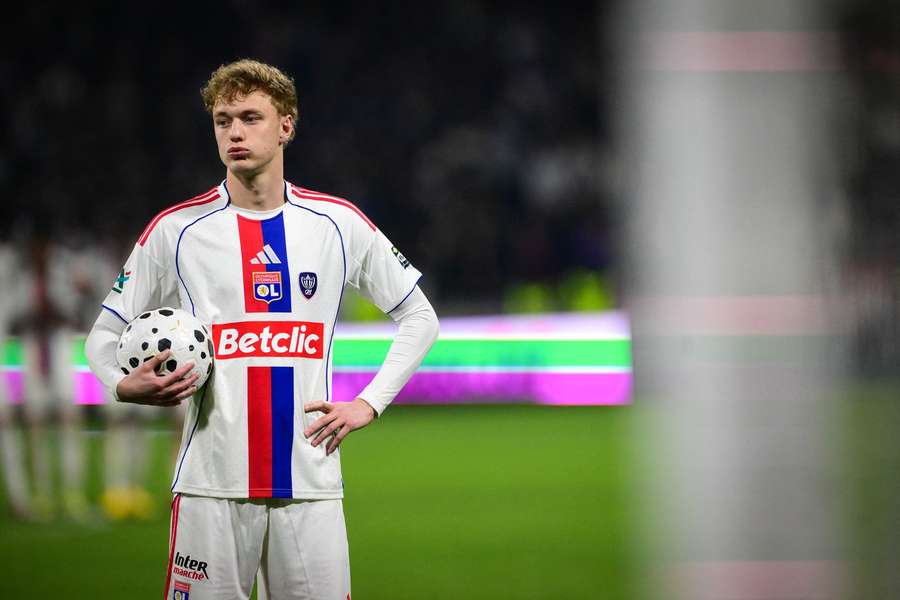 Český reprezentant Adam Karabec v dresu Lyonu. Český reprezentant Adam Karabec v dresu Lyonu.