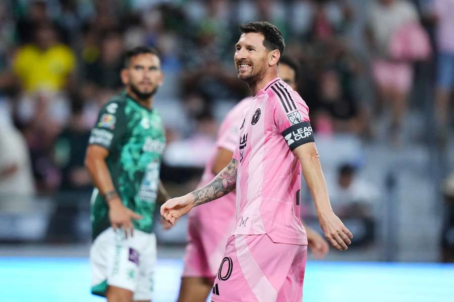 Messi voltou a jogar após se despedir do seu pai Messi voltou a jogar após se despedir do seu pai