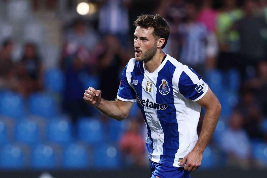 Santiago Giménez Santiago Giménez