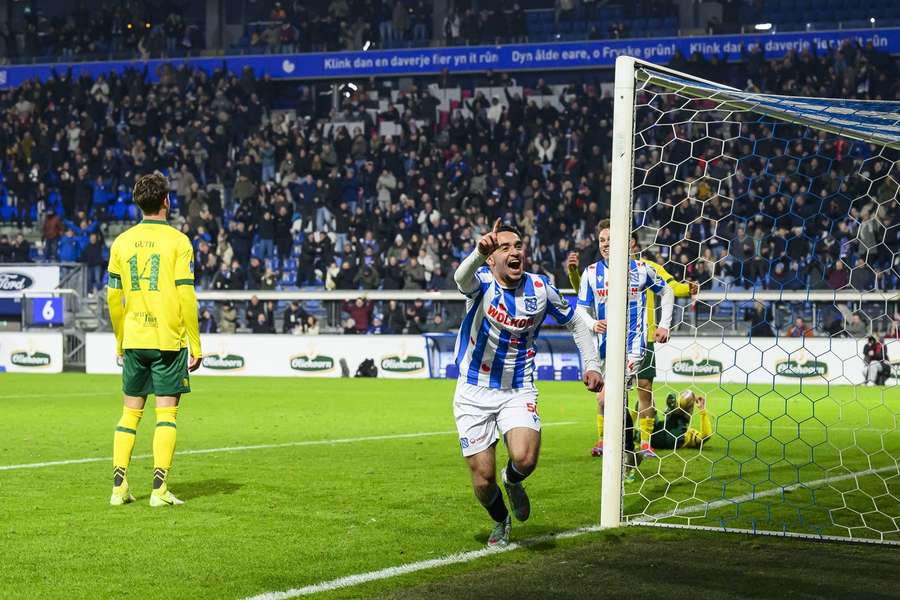 Gurbuz festeggia il 2-1 dell'Heerenveen