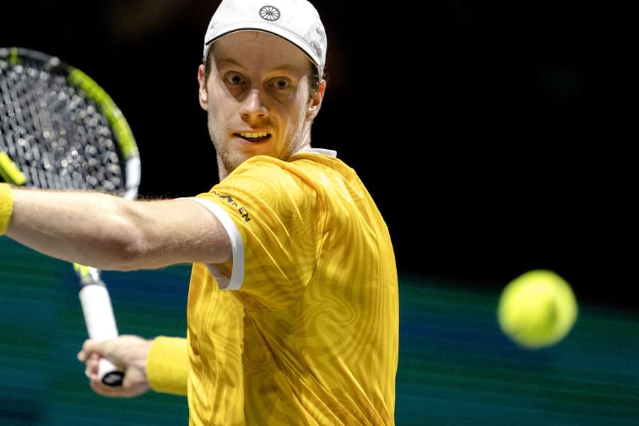 Van de Zandschulp in actie tegen Daniil Medvedev op de ABN AMRO Open