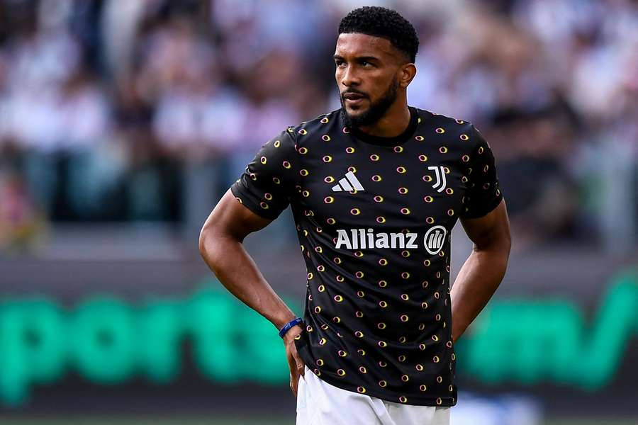Gleison Bremer no aquecimento com a Juventus