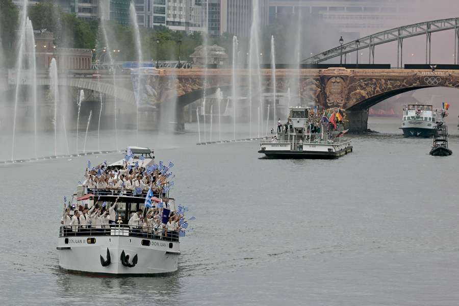 Otvárací ceremoniál hier sa začal netradične na rieke Seine.