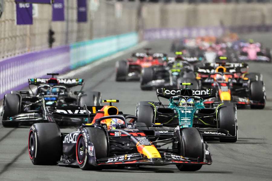 Perez przed Verstappenem w GP Arabii Saudyjskiej. Holender odrobił trzynaście miejsc