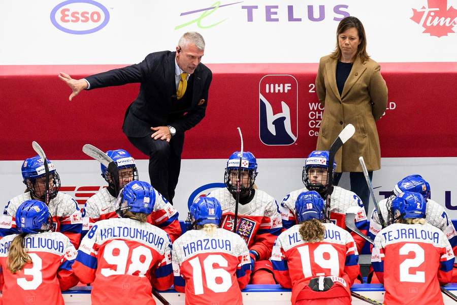 Andrašovský je asistentem trenérky MacLeodové.