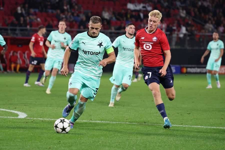 Tomáš Holeš a Hákon Haraldsson v utkání Lille – Slavia.