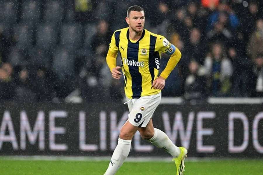 Edin Dzeko rozwiązał kontrakt z Fenerbahce