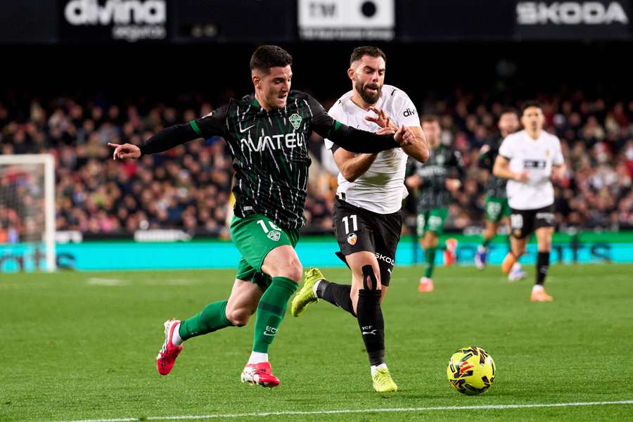Martim Carvalho Neto of Elche and Luis Rioja compete for the ball 
