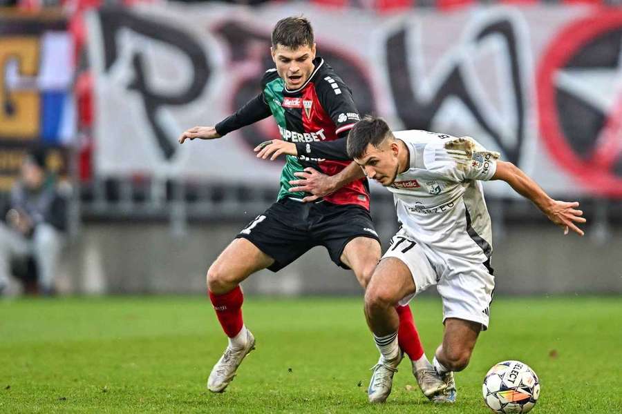 Aleksander Biegański (z prawej) w barwach Kotwicy Kołobrzeg.