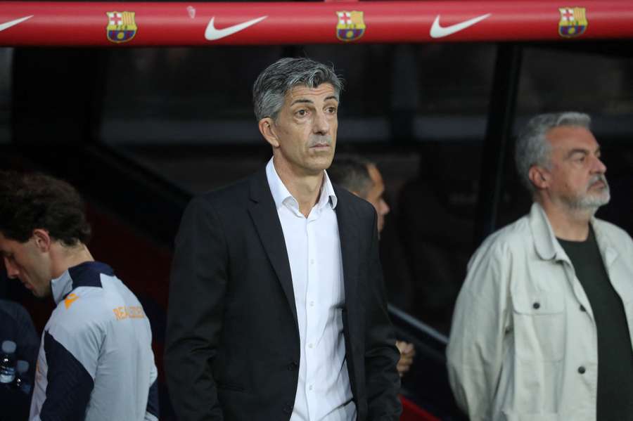 Imanol Alguacil, en el banquillo del Barça.