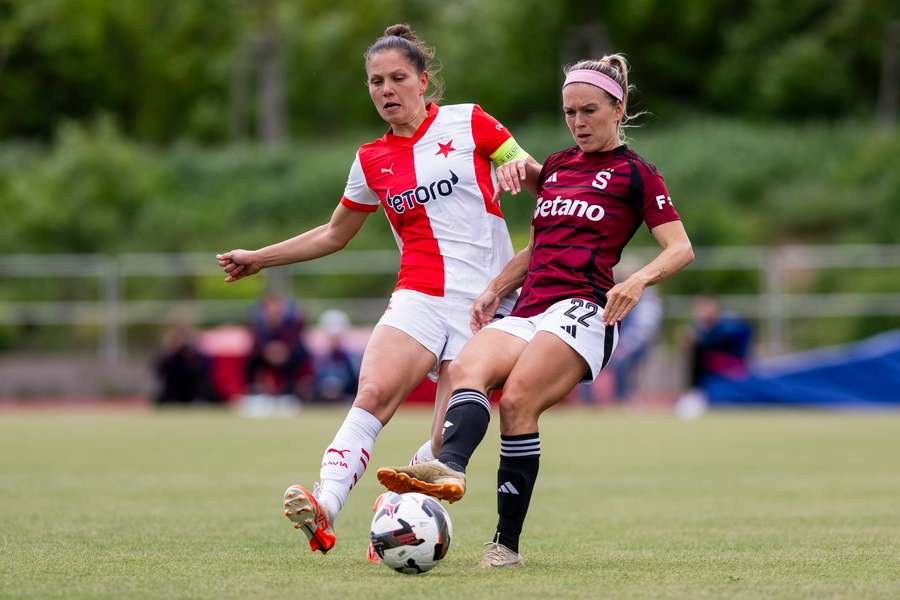 První víkendové derby "S" ovládla Sparta. Nad Slavií vyhrála 4:1.