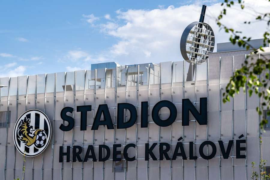 Královéhradeckému stadionu hrozí odklad plánované kolaudace.