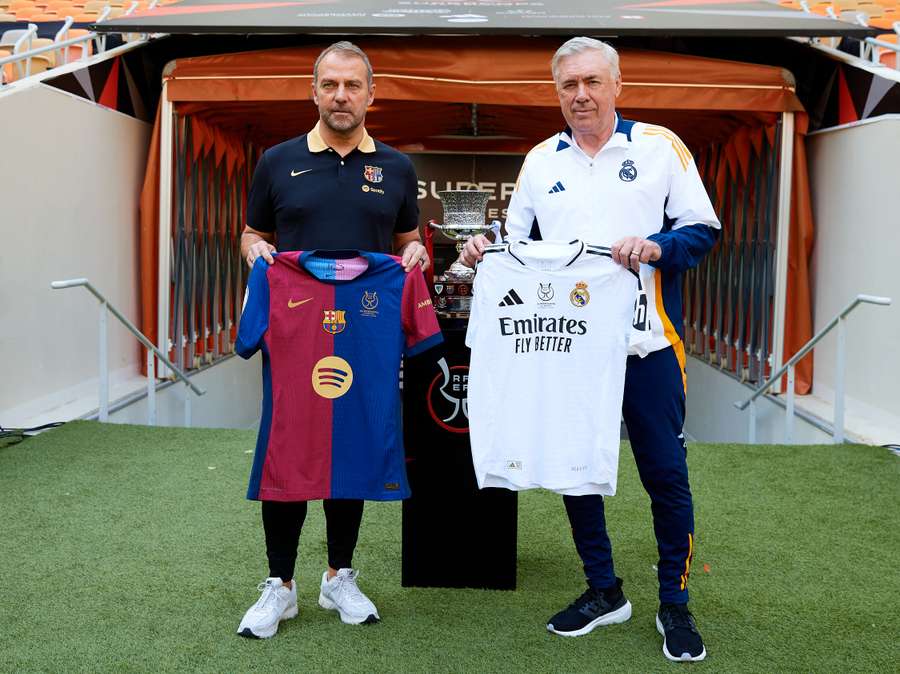 Flick y Ancelotti, con sus respectivas camisetas