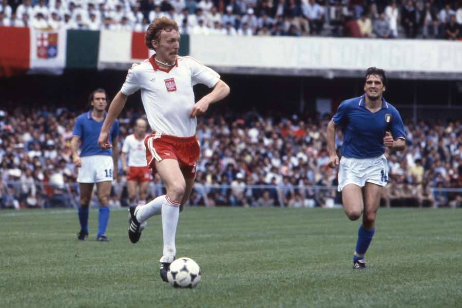 Zbigniew Boniek oraz Marco Tardelli (z prawej) podczas meczu Włochy – Polska w Vigo, 14.06.1982, na Mistrzostwach Świata 1986 w Meksyku.