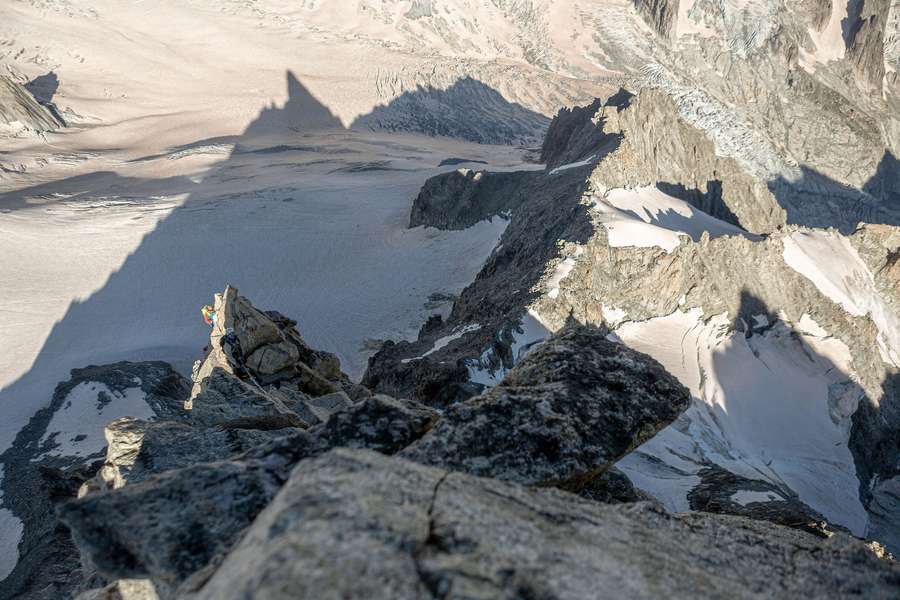 Quatro alpinistas morrem no Monte Branco.