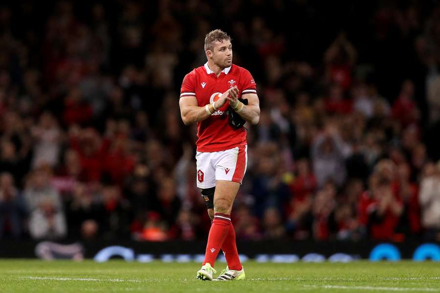 The Canterbury Crusaders expect Wales' full-back Leigh Halfpenny to be sidelined for up to four months with a chest injury