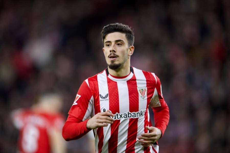 Nico Serrano renovou com o Athletic até 2028 e vai ser emprestado